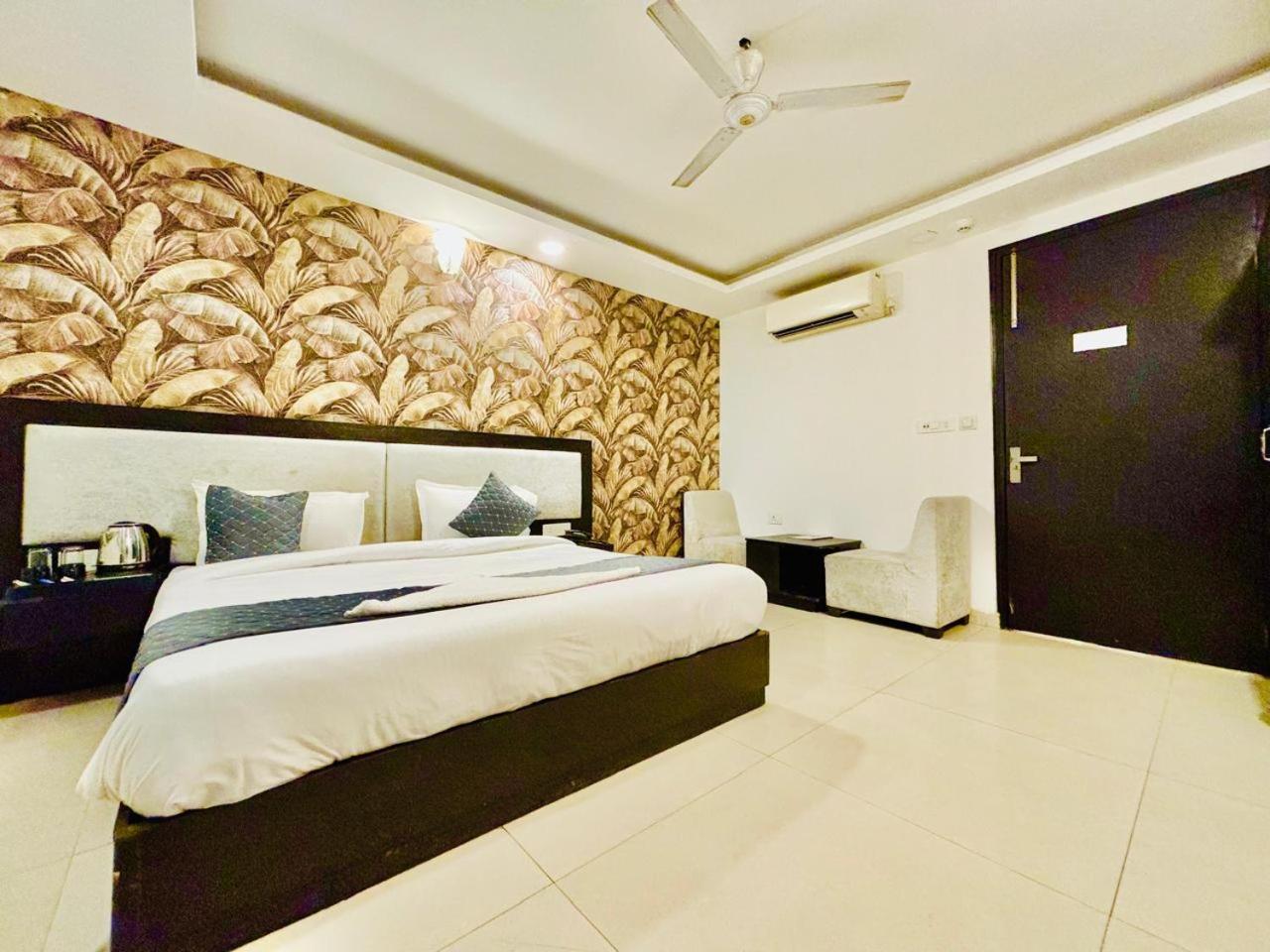 The Bellwood Suites Near Igi Airport Nueva Delhi Exterior foto