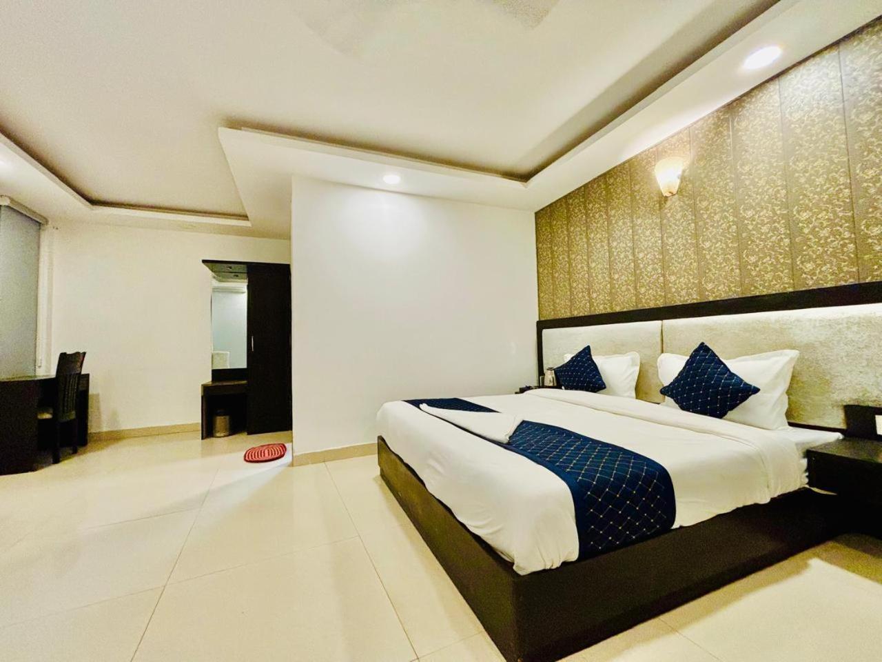 The Bellwood Suites Near Igi Airport Nueva Delhi Exterior foto